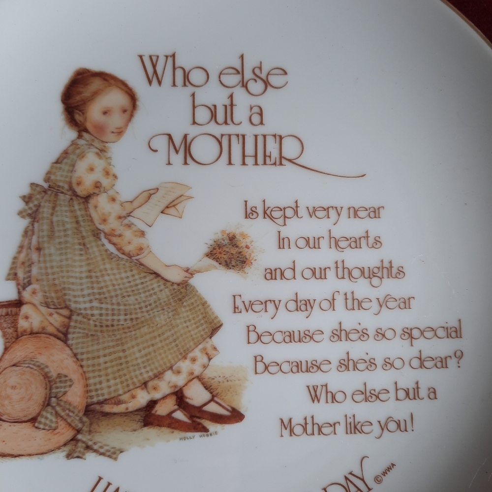 Holly Hobbie MOTHERS DAY Who Else But a Mother? Collectors Plate 8"  1976